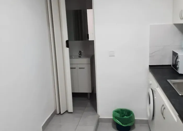 precioso apartamento moderno cerca del carrefour rosaleda Málaga