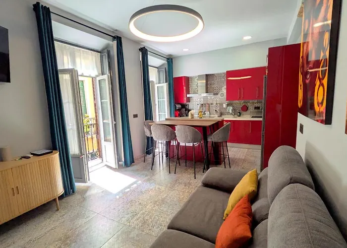 Alma de Málaga 2BR Stay with Art History&Comfort in the Heart of the City