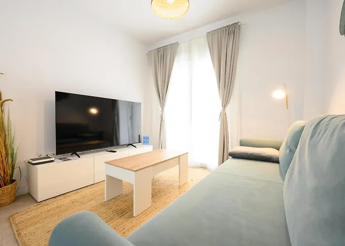 Apartamento Nuevo! En el Centro con Azotea Solarium, Parking, Metro y AVE Málaga
