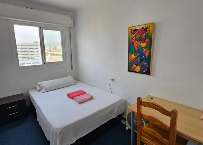 Habitación privada cómoda centro málaga vialia estación de tren María Zambrano y también cerca a la playa