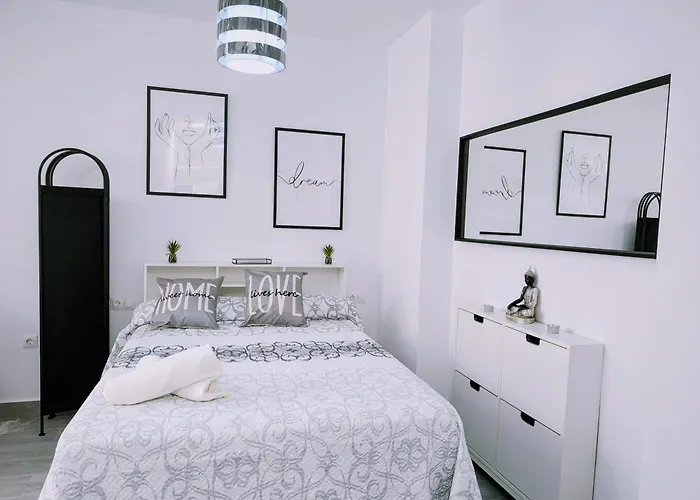 Apartamento El Faro Centro de Málaga con Parking 445 Max