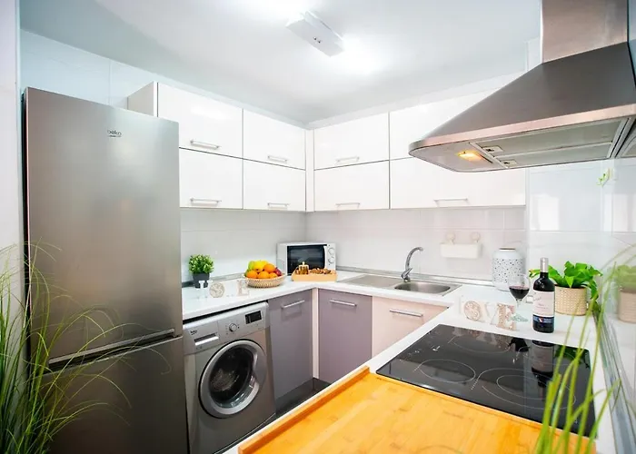 Boutique Apt Beach Walk Retreat By Turivida Málaga