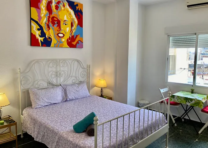 Good Energies Room in Málaga Center with Private Bathroom