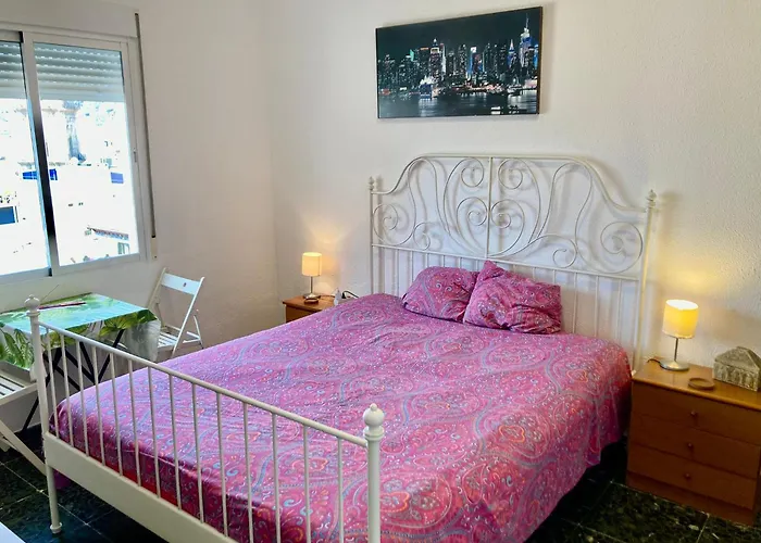 Good Energies Room in Málaga Center with Private Bathroom