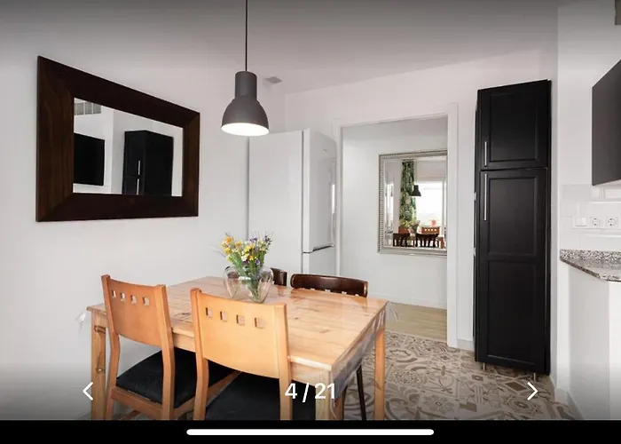 Apartamento Bonito y céntrico piso con dos camas de matrimonio y free parking Málaga