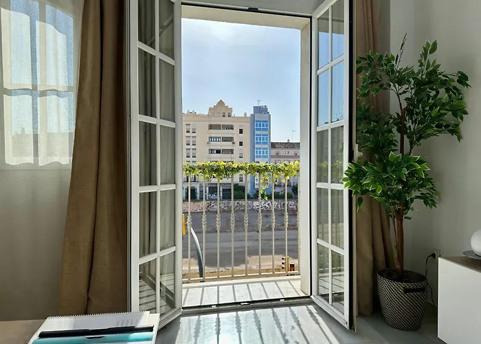 Beautiful Central Apartment With Free Parking Málaga