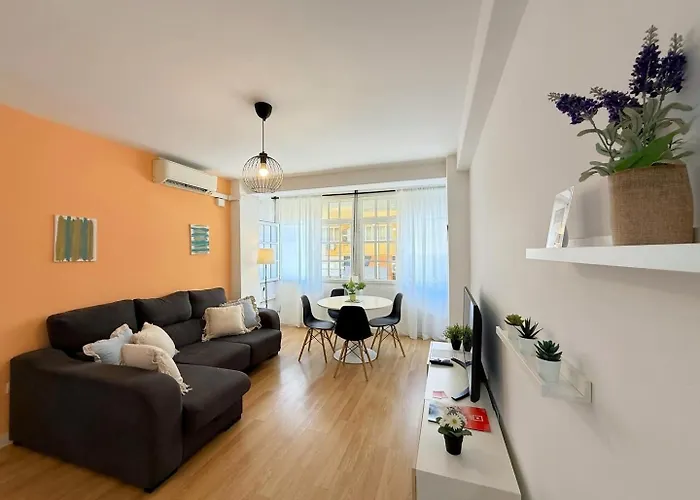 Holidays2Malaga 2 bedroom Armengual de la Mota close shopping center