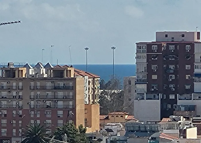 3BR Top Floor Apartment Vialia La Unión Metro Málaga