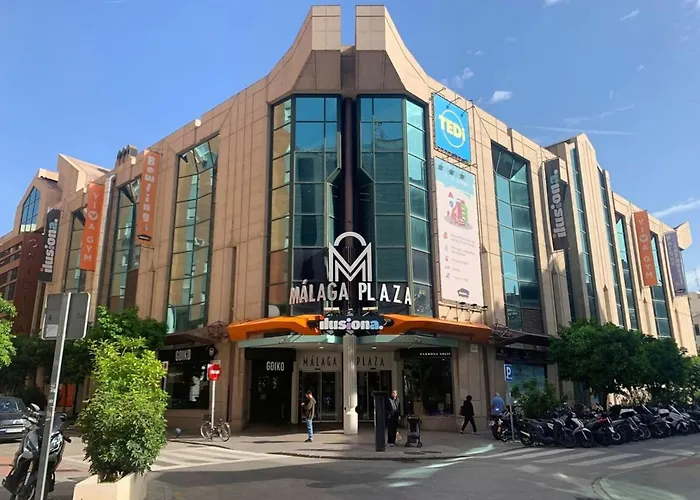 Holidays2Malaga 2 bedroom Armengual de la Mota close shopping center