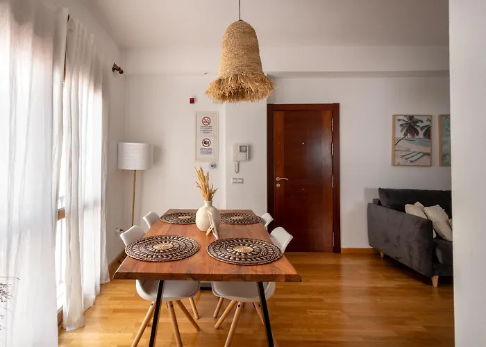 Agua MOANA SUITE Málaga