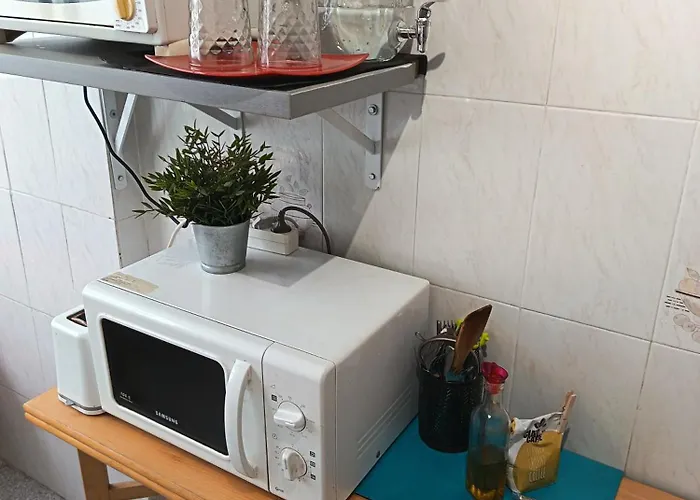 Habitaciones en Apartamento compartido DELICIAS ROOM Cerca del Mar, Aeropuerto, Ave y Metro Málaga