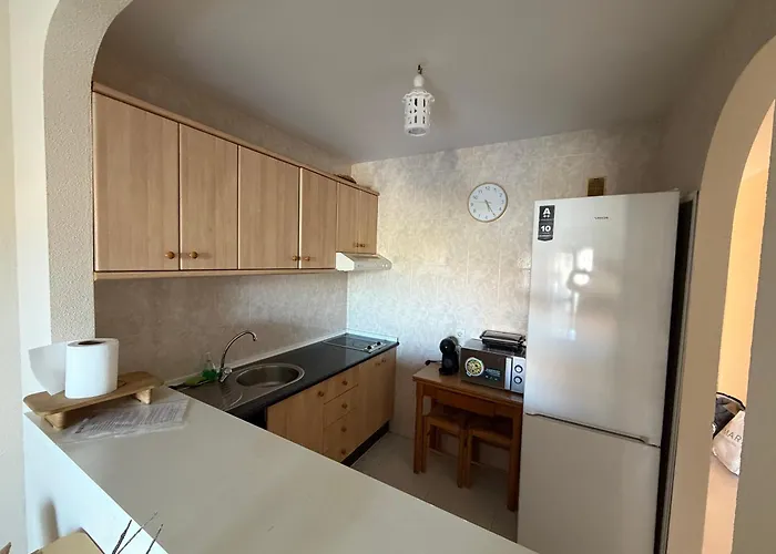 Apartamento en Mijas con Terraza, capacidad para 5 personas con piscina de temporada hasta 31 Agosto Málaga