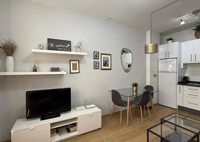 Quiet Apartment In The Heart Of Malaga Pool & Free Parking