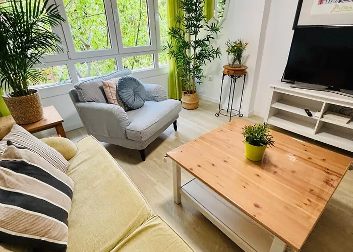 Apartamento Bonito y céntrico piso con dos camas de matrimonio y free parking Málaga