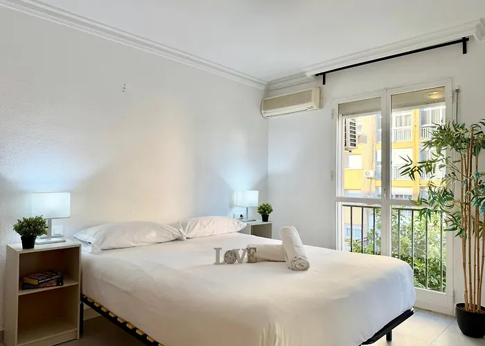 Calm Coastal Boutique Apartment For 12 By Turivida Málaga