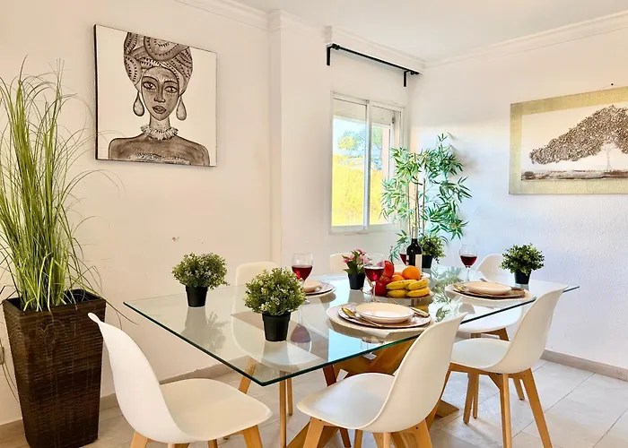 Calm Coastal Boutique Apartment For 12 By Turivida Málaga