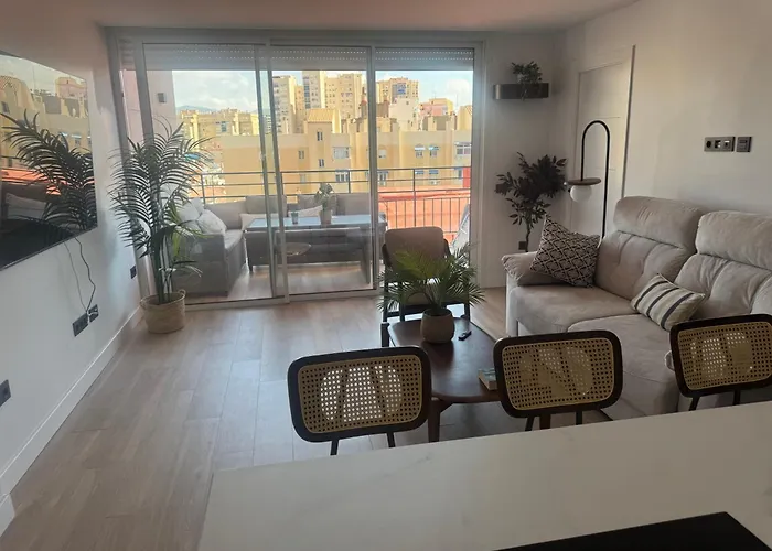 ALOJAMIENTO PASEO DE LOS TILOS - JUNTO a ESTACION BUS Y AVE en Málaga