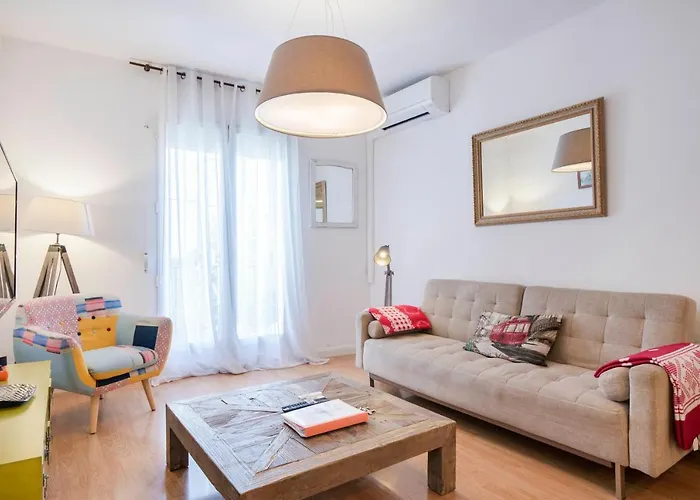 UrbanChicMalaga 3 Bedroom Spacious Quiet Historic Malaga Apt
