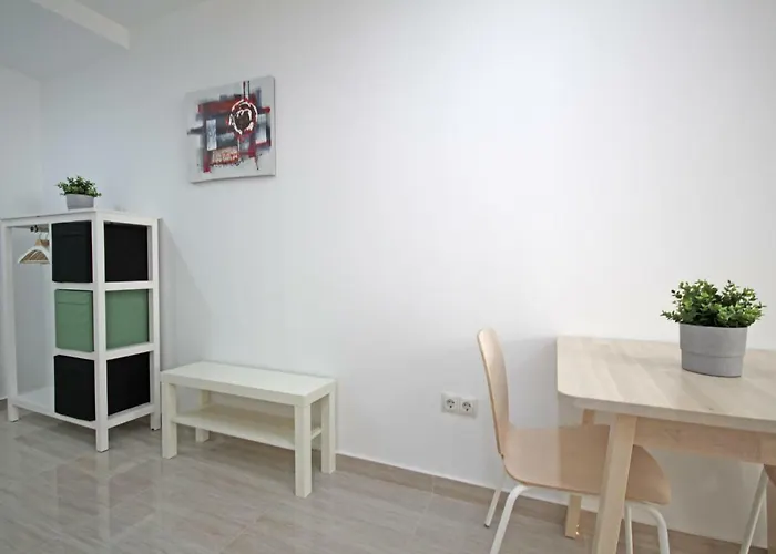 Esparteros 6, Estudios Málaga