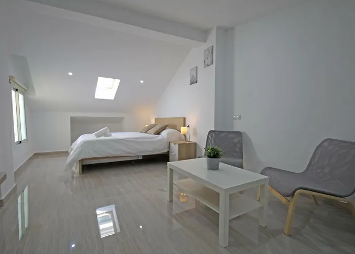 Esparteros 6, Estudios Málaga