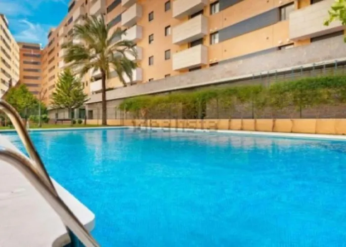 Keywise Perfect location next to María Zambrano STATION, central , beach ,pool&free Parking Málaga